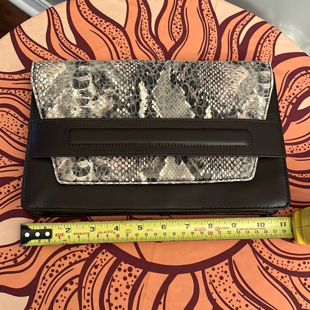 Banana Republic Clutch like new ♥️
